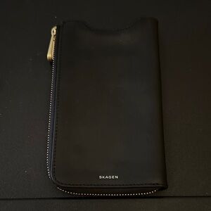 Skagen Black Leather Wallet with Gold Zipper